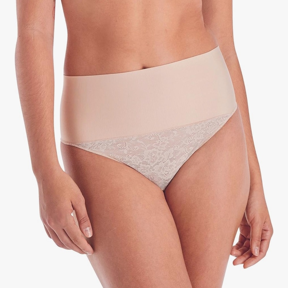 Seamless High-Waist Lace Briefs - Cream